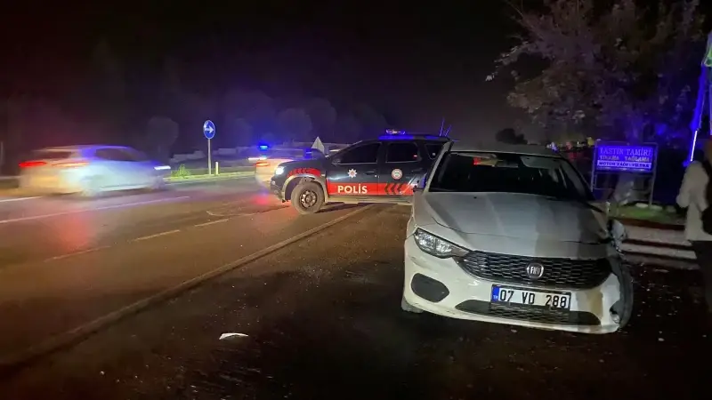 Lise öğrencilerine otomobil çarptı: Genç kız hayatını kaybetti