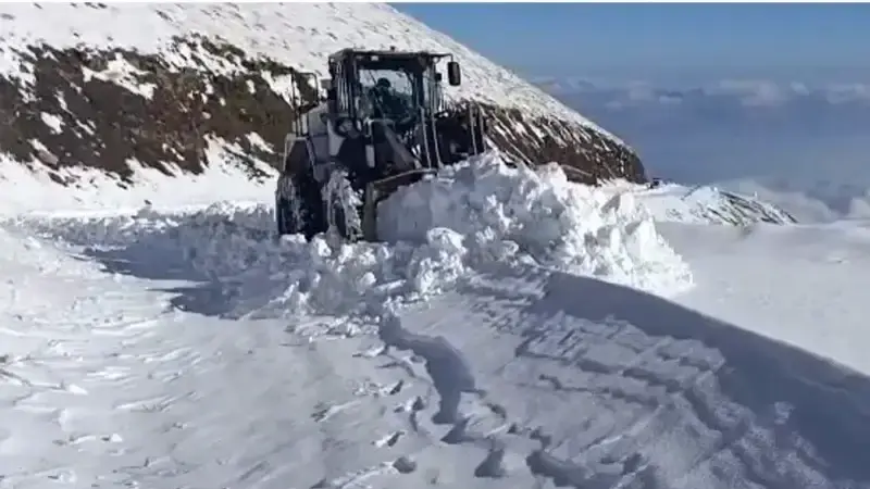 Muş’ta kapanan 31 yerleşim yerinin yolu yeniden ulaşıma açıldı