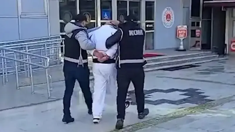 Gürcistan’da yakalanıp Türkiye’ye iade edilen suç örgütü yöneticisi tutuklandı
