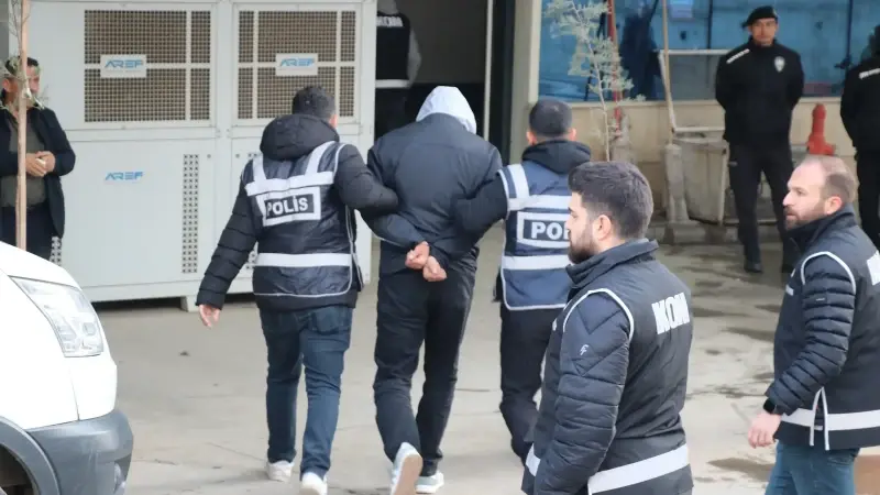 Uyuşturucu test sonuçlarını para karşılığı değiştirenlere operasyon: 30 şüpheli adliyede