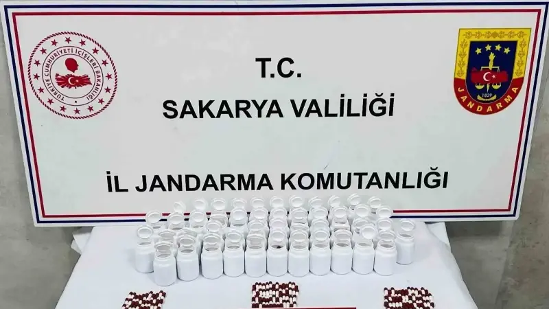 Uyuşturucu ve uyarıcı madde satacağı tespit edilen şüpheliyi jandarma yakaladı