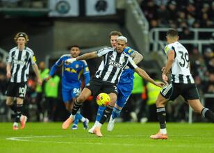 Nefes kesen maçta Newcastle, Leeds’i yıktı!