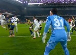 Kadıköy’de VAR ve penaltı kararı!